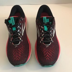 Women’s running shoes size 9
